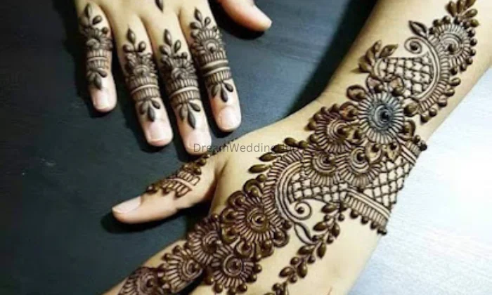 Krishna  mehndi Arts